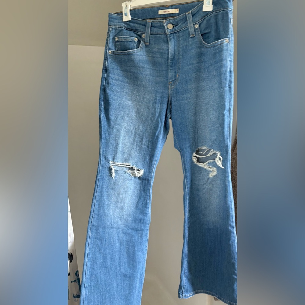 NWOT Women's 726 Levi’s Flare Blue Distressed Jeans